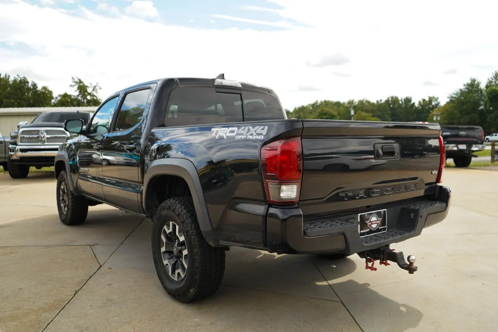 Toyota Tacoma photo 4