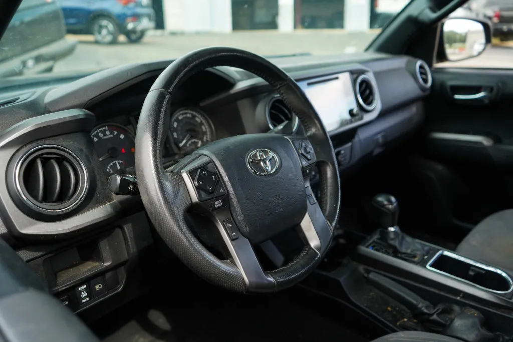Toyota Tacoma photo 6