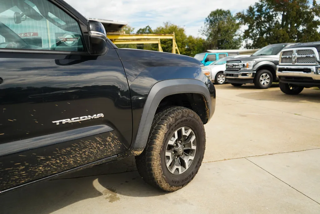 Toyota Tacoma photo 18
