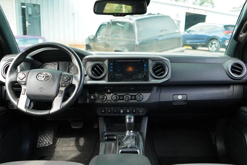Toyota Tacoma photo 10
