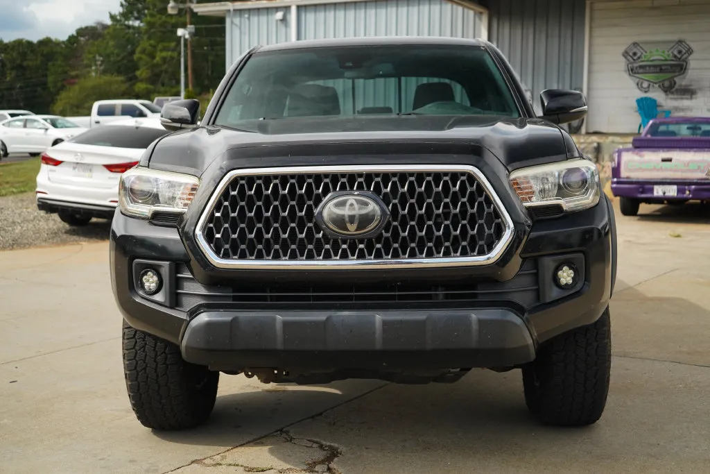 Toyota Tacoma photo 16