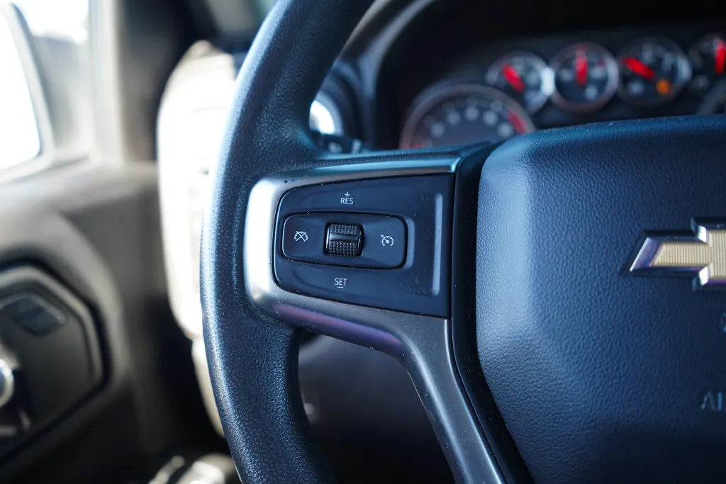 Chevrolet Silverado photo 32