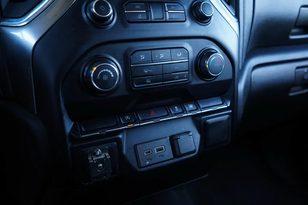 Chevrolet Silverado photo 27