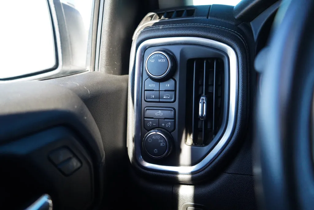 Chevrolet Silverado photo 31