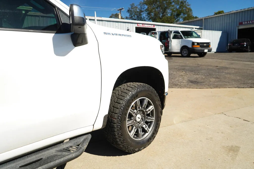 Chevrolet Silverado photo 19