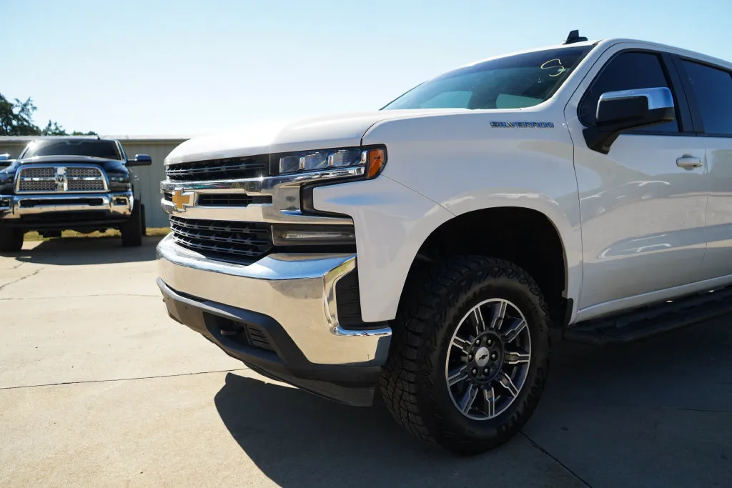 Chevrolet Silverado photo 18