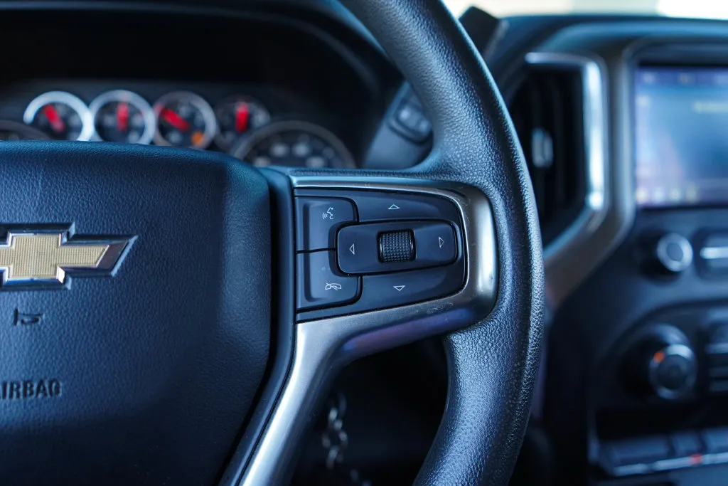 Chevrolet Silverado photo 29