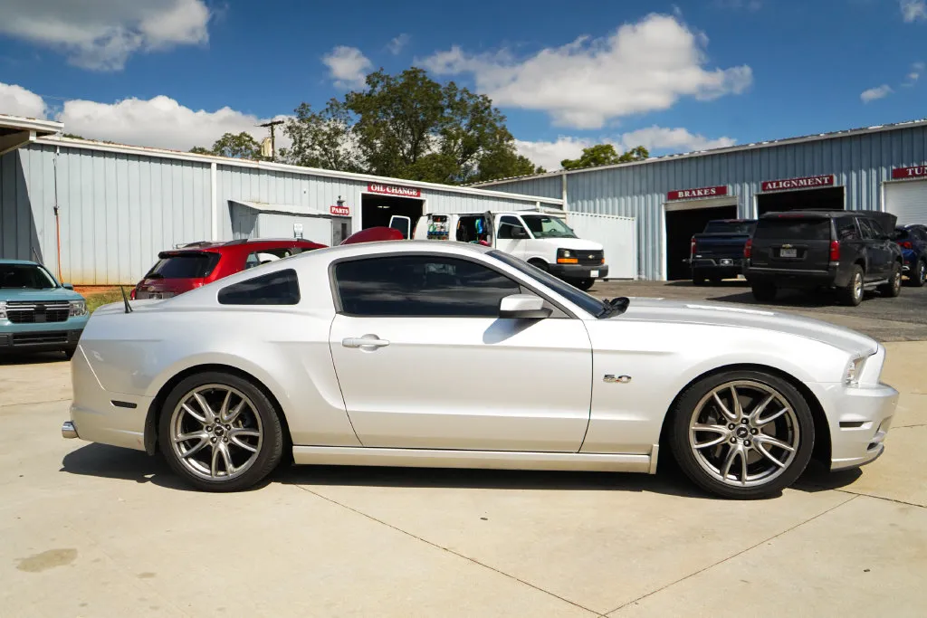 Ford Mustang photo 3