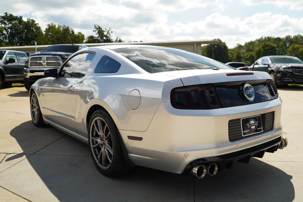 Ford Mustang photo 4