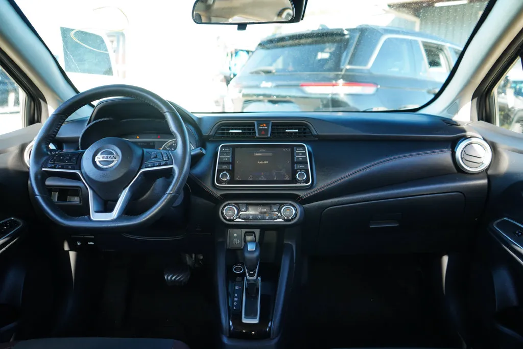 Nissan Versa photo 10