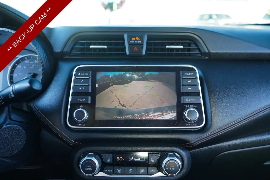 Nissan Versa photo 11