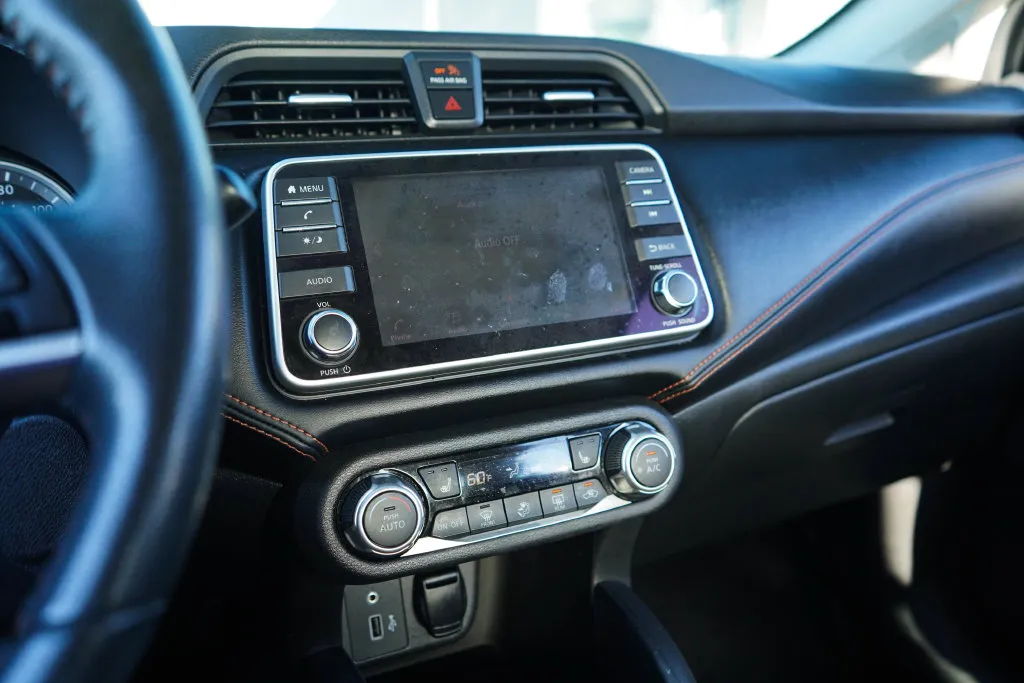 Nissan Versa photo 8