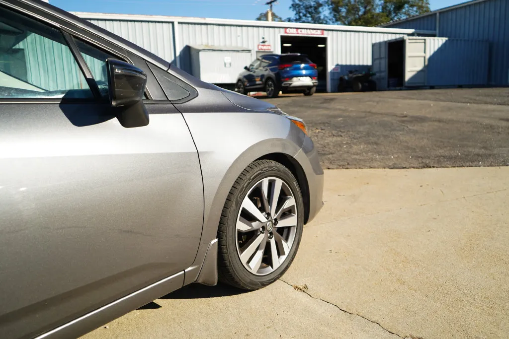Nissan Versa photo 18