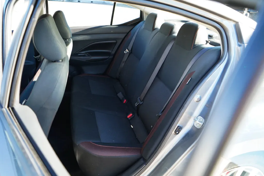 Nissan Versa photo 9