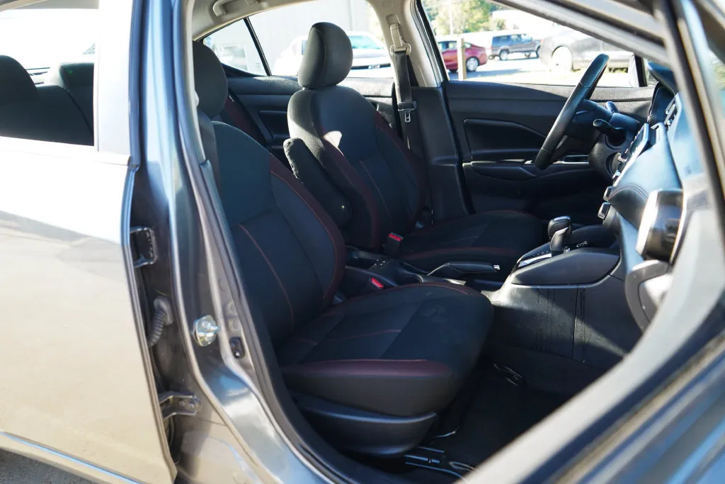 Nissan Versa photo 13