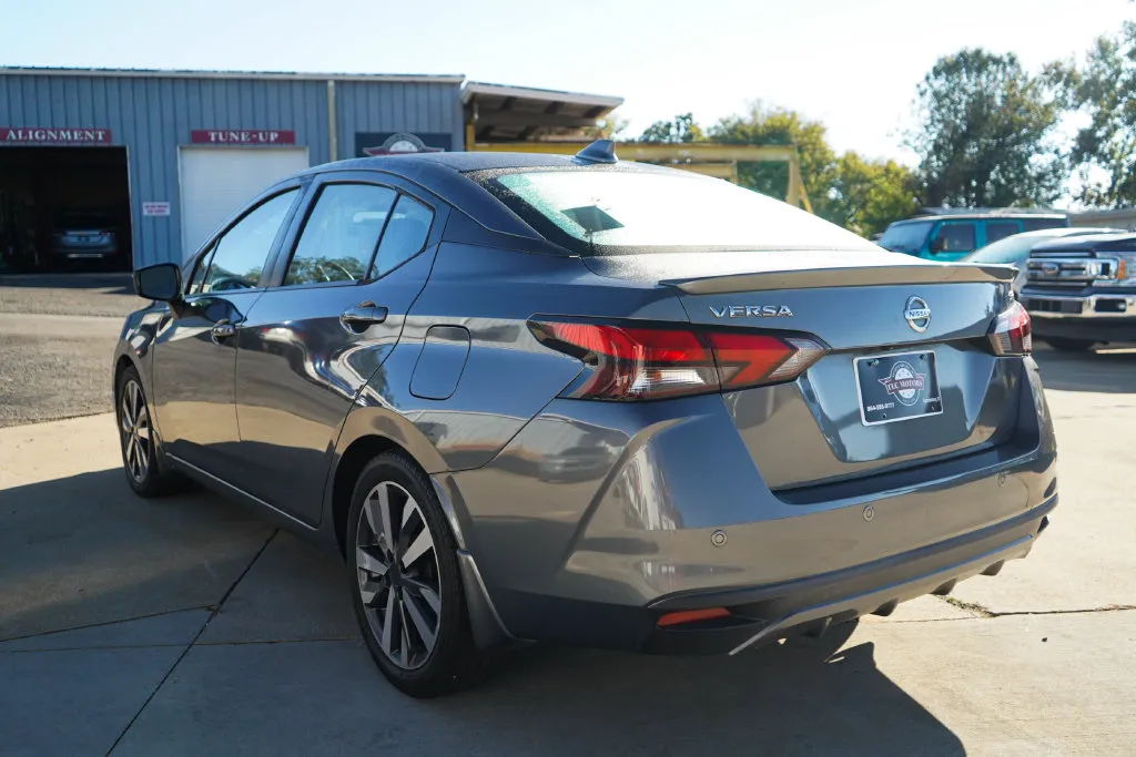 Nissan Versa photo 4