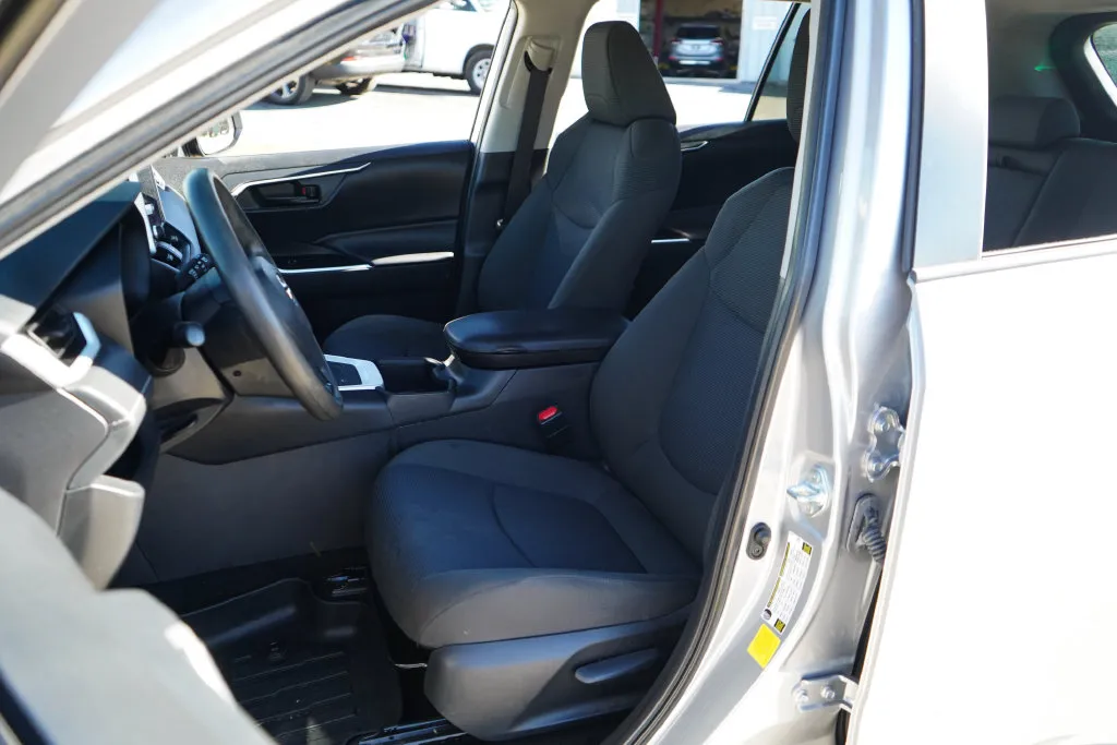 Toyota RAV4 photo 7