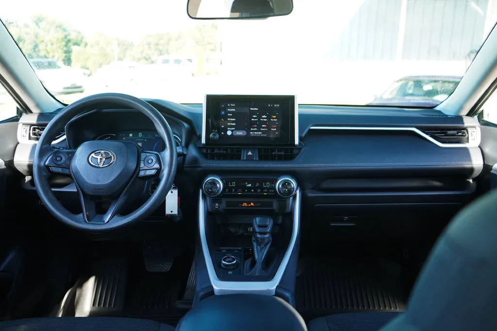 Toyota RAV4 photo 10