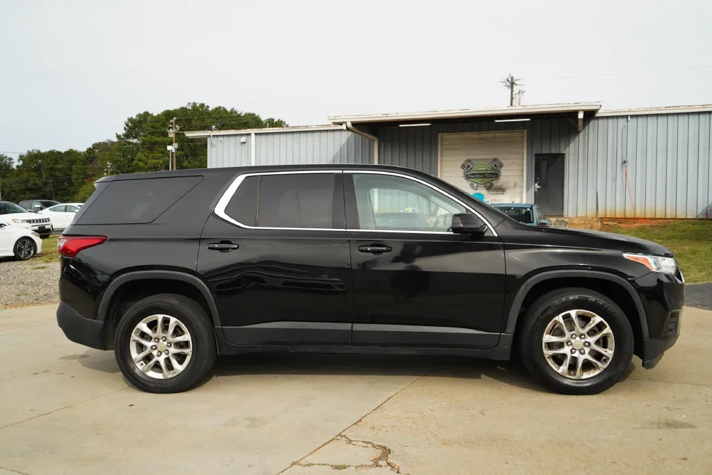 Chevrolet Traverse photo 3