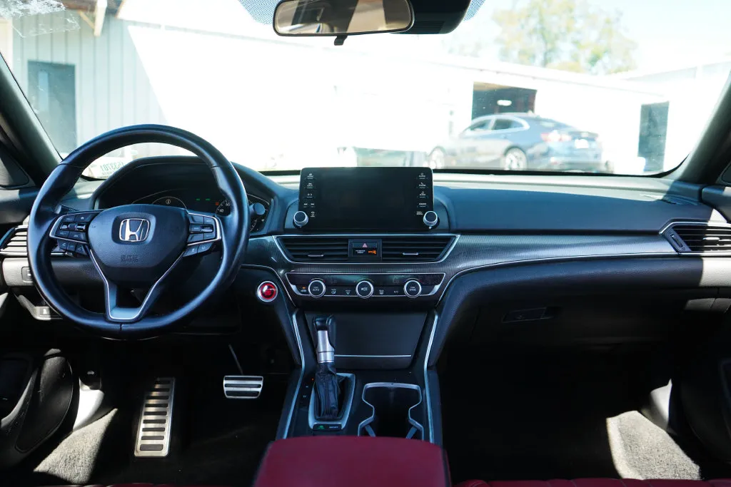 Honda Accord photo 10