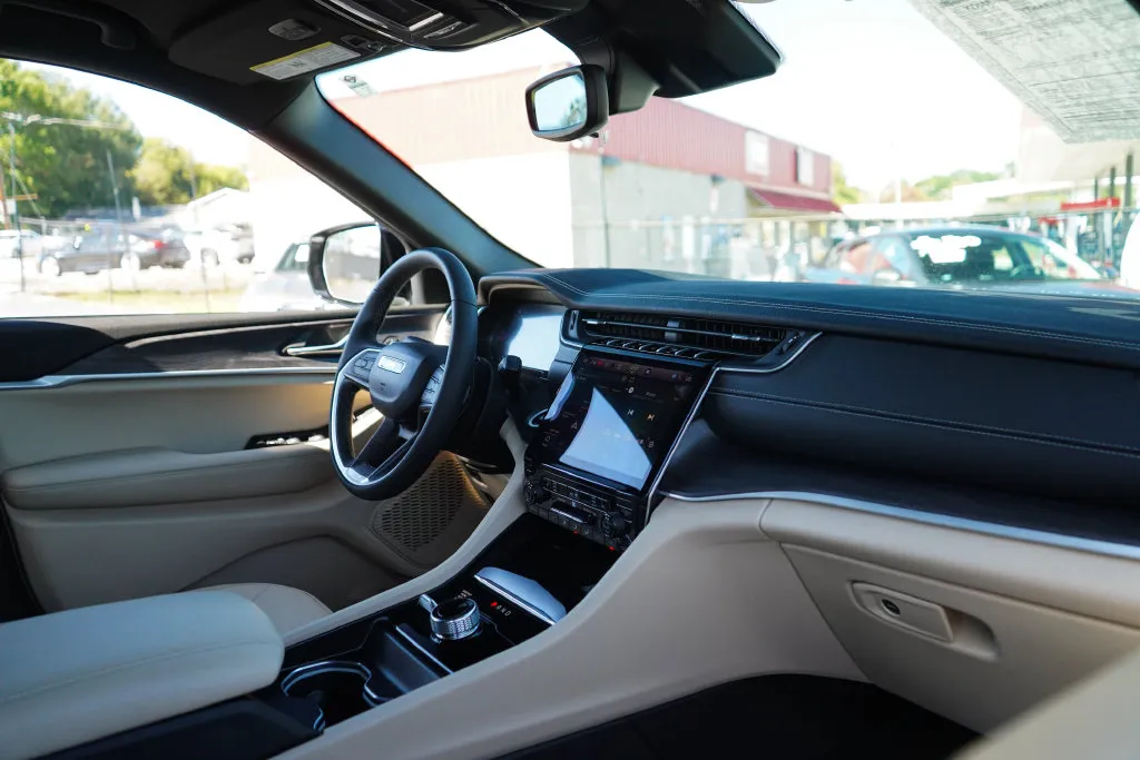 Jeep Grand Cherokee photo 13