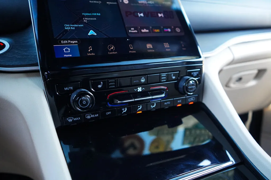 Jeep Grand Cherokee photo 27