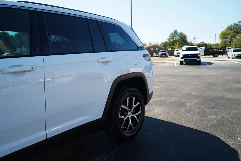 Jeep Grand Cherokee photo 22