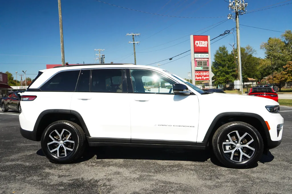 Jeep Grand Cherokee photo 2