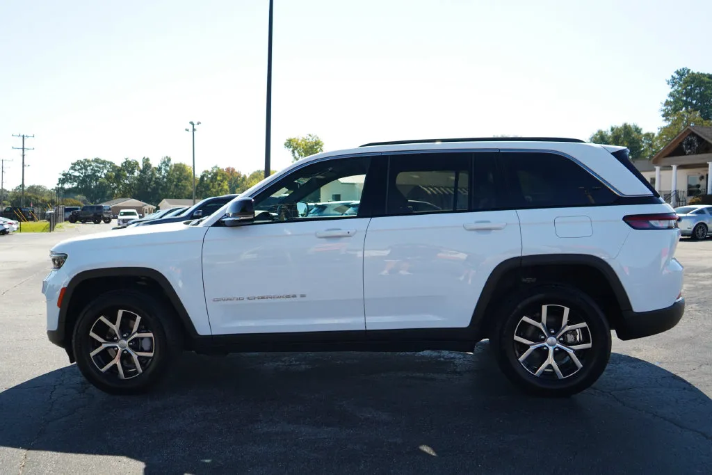 Jeep Grand Cherokee photo 24