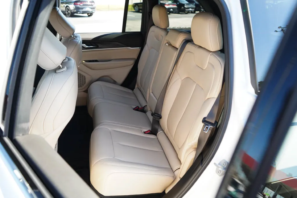 Jeep Grand Cherokee photo 8
