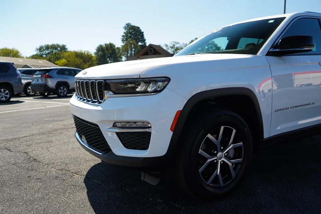 Jeep Grand Cherokee photo 18