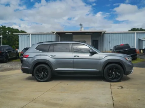 Another view of 2023 Volkswagen Atlas 3.6L V6 SE w/Technology for sale in Moore, SC at TLC Motors