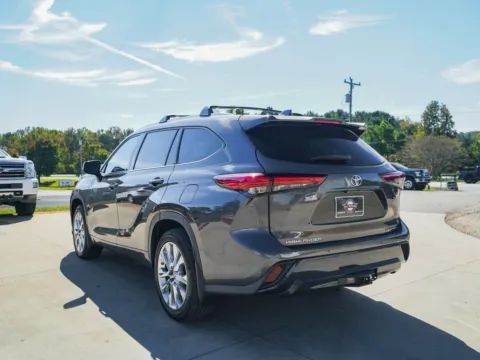 More photos of 2021 Toyota Highlander Limited at TLC Motors, SC