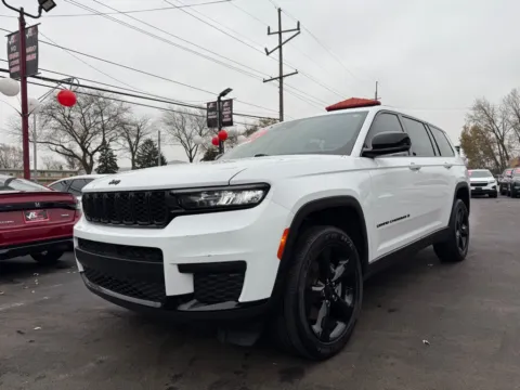 More photos of 2023 JEEP GRAND CHEROKEE LAREDO at Ride Time Auto Finance Broadway, IN