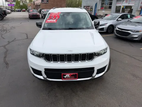More photos of 2023 JEEP GRAND CHEROKEE LAREDO at Ride Time Auto Finance Broadway, IN