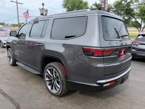 More photos of 2022 JEEP WAGONEER SERIES II at Ride Time Auto Finance Broadway, IN