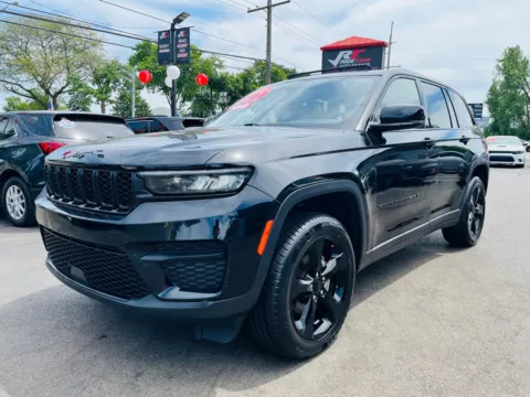 More photos of 2023 JEEP GRAND CHEROKEE ALTITUDE at Ride Time Auto Finance Broadway, IN