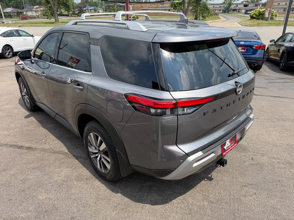 2023 Nissan Pathfinder SL - Photo 8