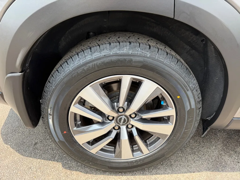 2023 Nissan Pathfinder SL - Photo 13