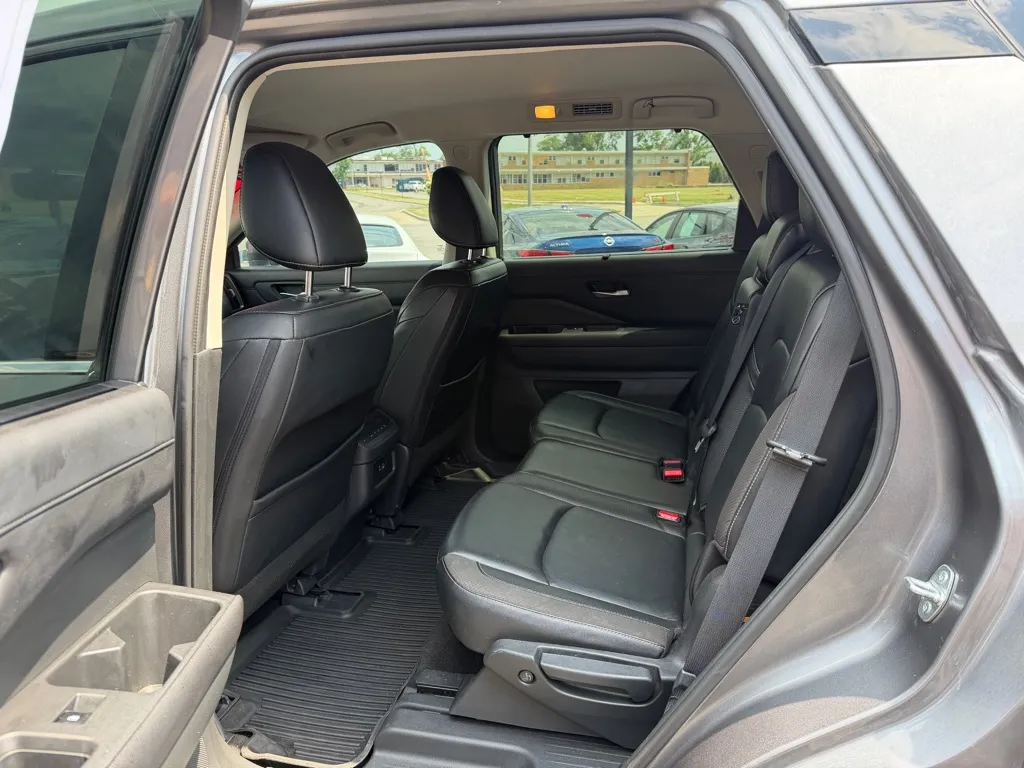 2023 Nissan Pathfinder SL - Photo 19