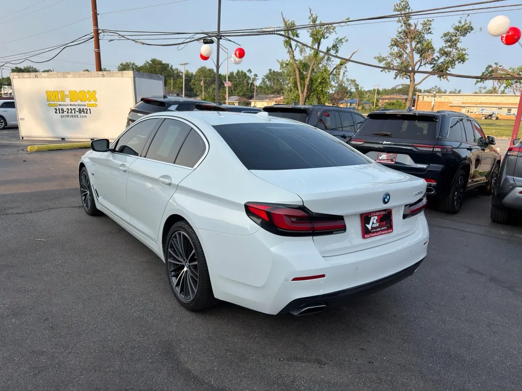 2023 BMW 5 Series 530e - Photo 8