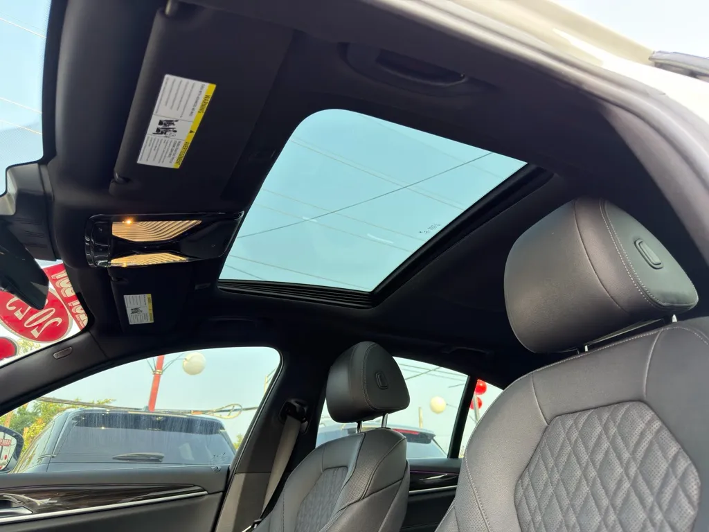 2023 BMW 5 Series 530e - Photo 16