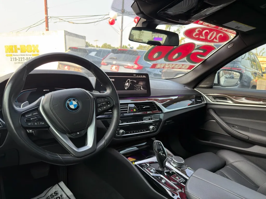 2023 BMW 5 Series 530e - Photo 19