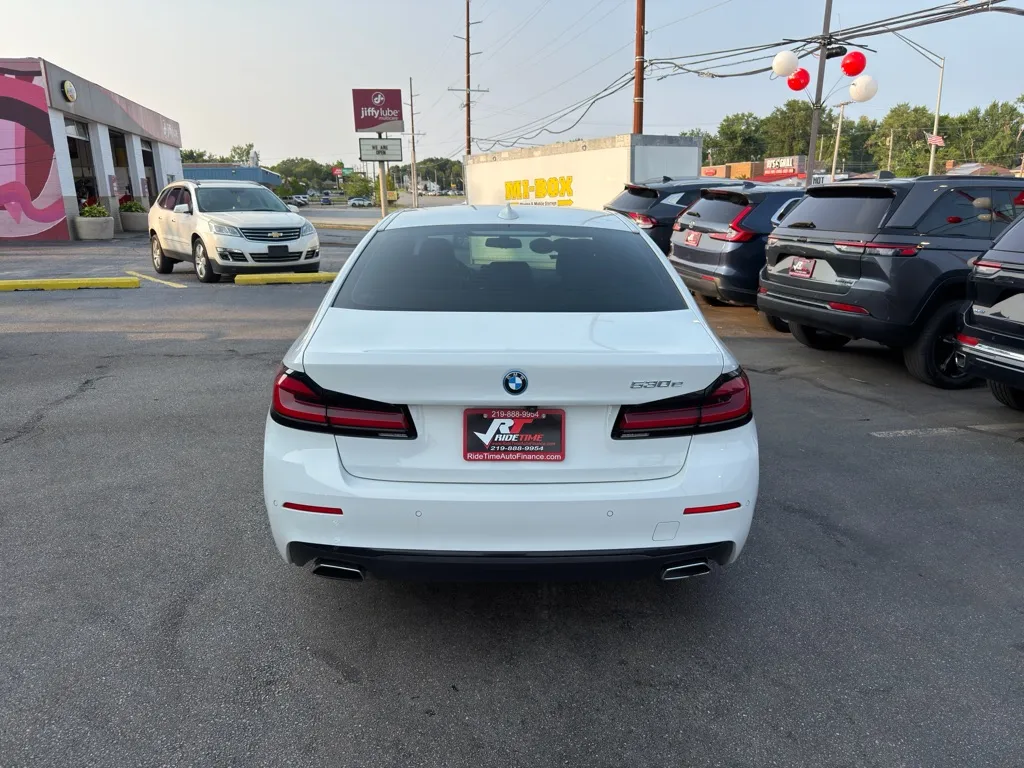 2023 BMW 5 Series 530e - Photo 10