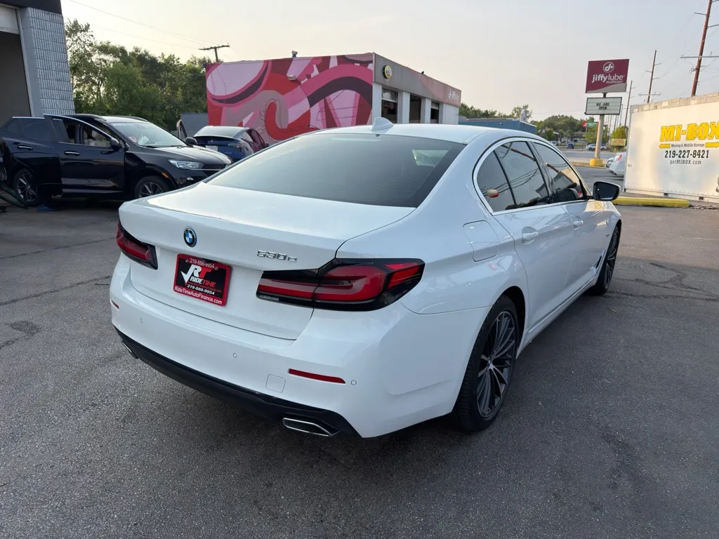 2023 BMW 5 Series 530e - Photo 12