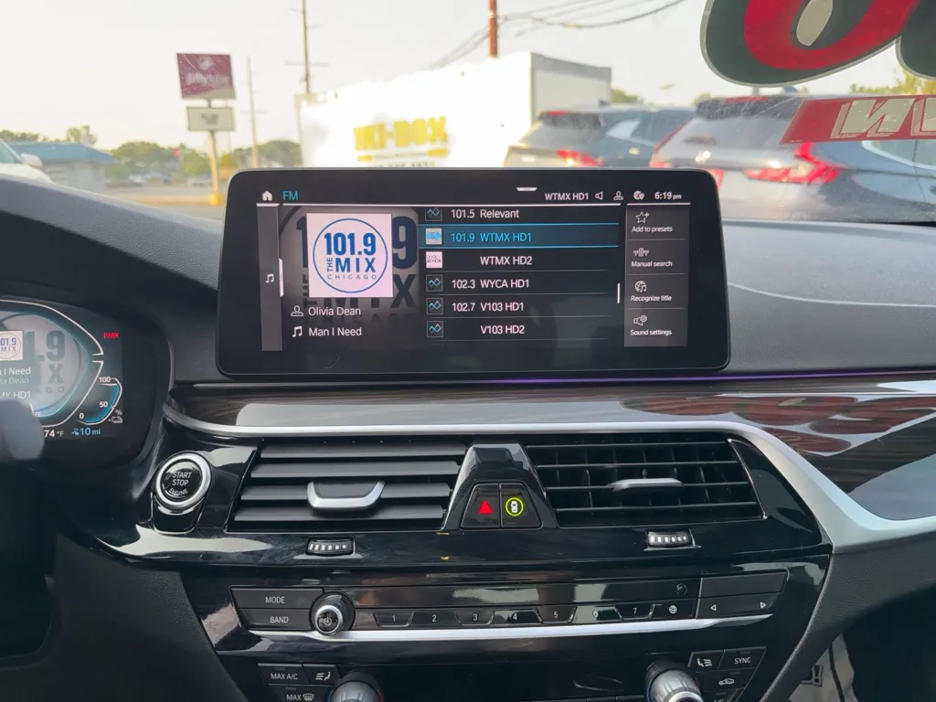2023 BMW 5 Series 530e - Photo 22