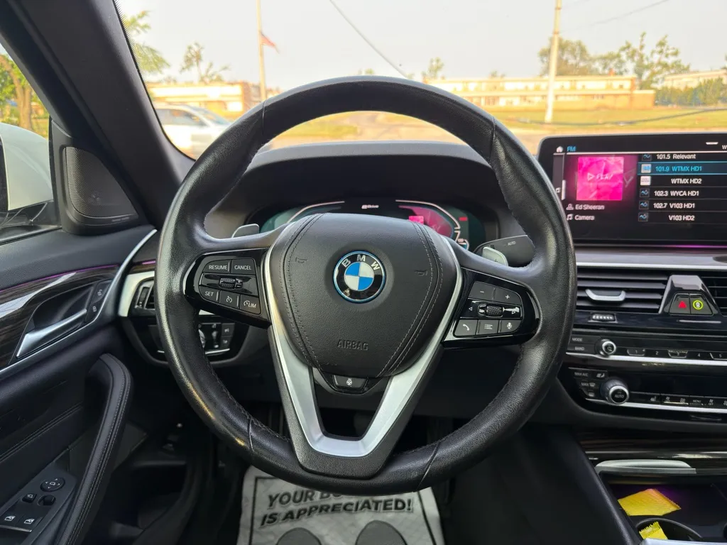 2023 BMW 5 Series 530e - Photo 25