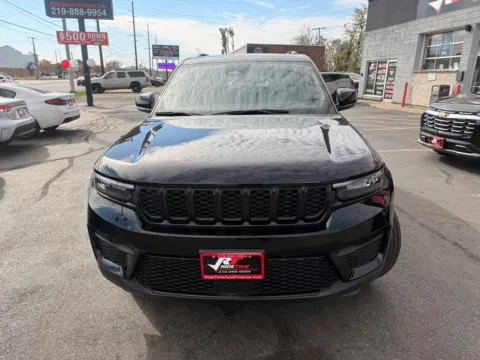 More photos of 2023 JEEP GRAND CHEROKEE LAREDO at Ride Time Auto Finance Broadway, IN