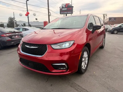 More photos of 2025 CHRYSLER PACIFICA SELECT at Ride Time Auto Finance Broadway, IN