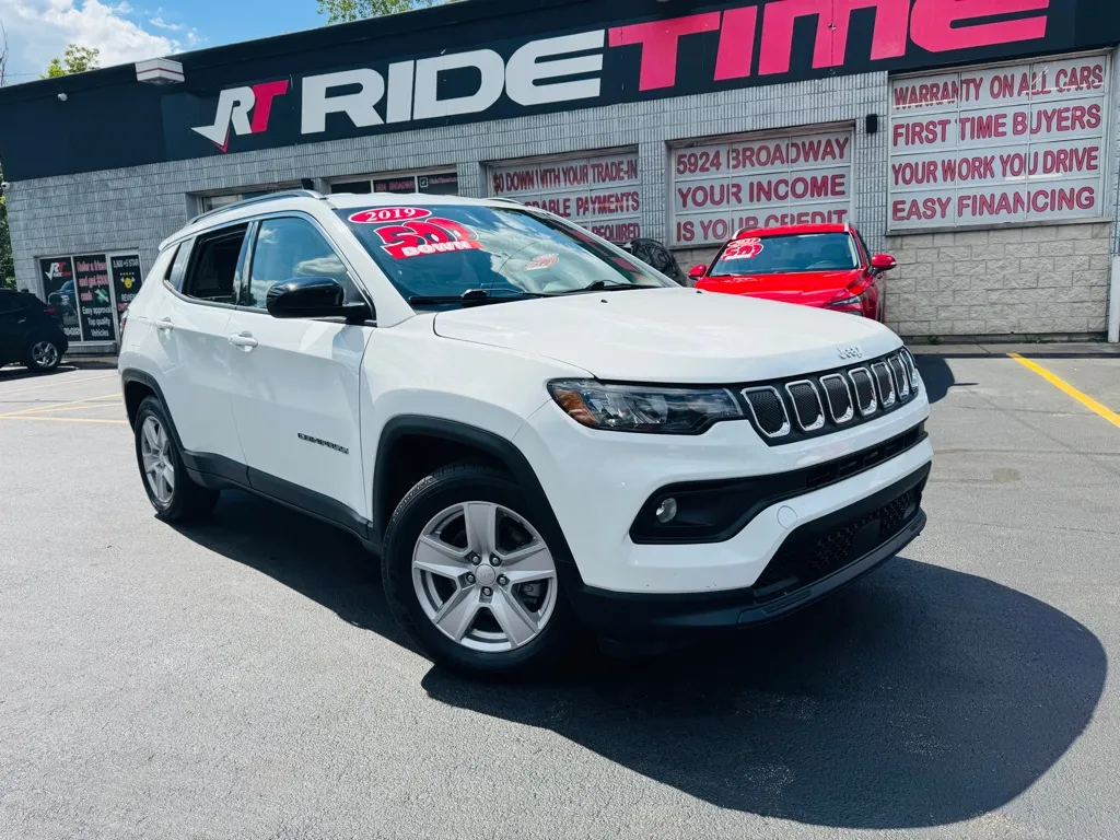 White 2022 JEEP COMPASS LATITUDE for sale in Merrillville, IN